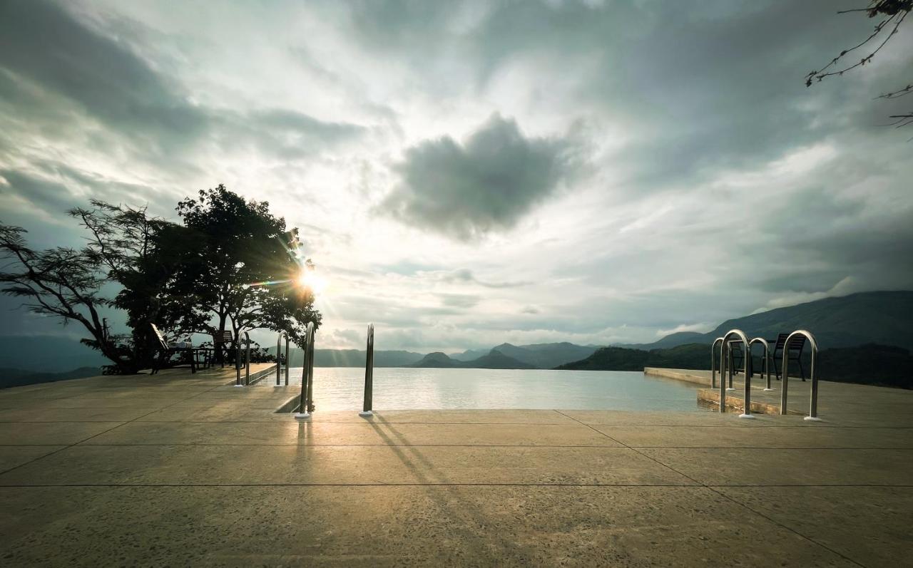 Haze And Kites Resort Munnar Exterior foto